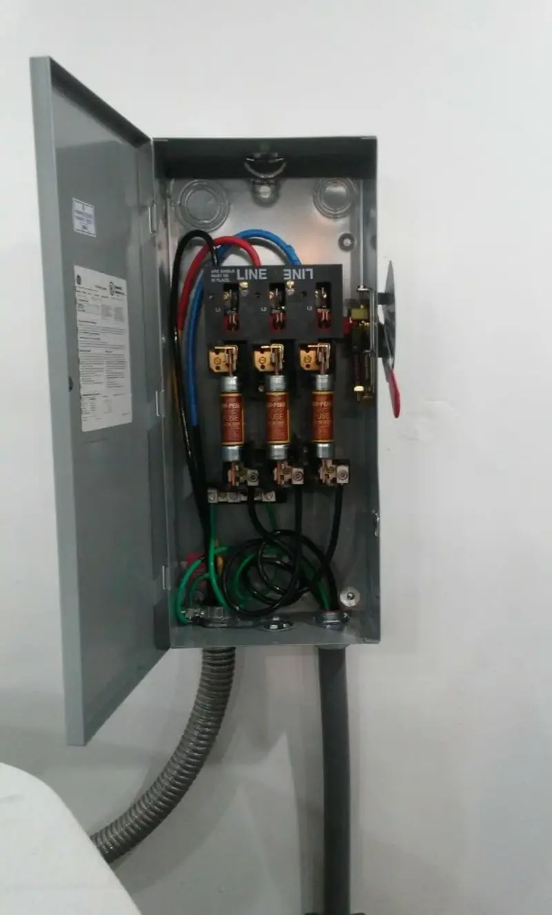 Three-phase disconnect switch installed for Smoke Detector Installation in Hahira